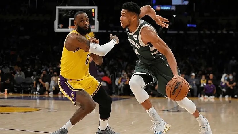 球迷：谁是有史以来最伟大的NBA球员？字母哥：现在是勒布朗-詹姆斯和迈克尔-乔丹