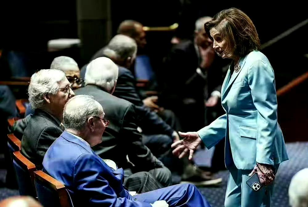 佩洛西说，美国已完全准备好迎来女性总统，而且也必将出现。 ​​​