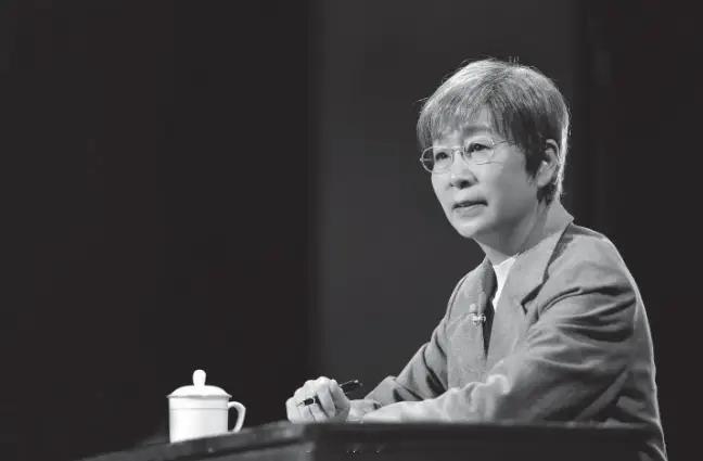 【奚美娟：走近樊锦诗】        樊锦诗的美名留在我心里很久了。她与著名的敦
