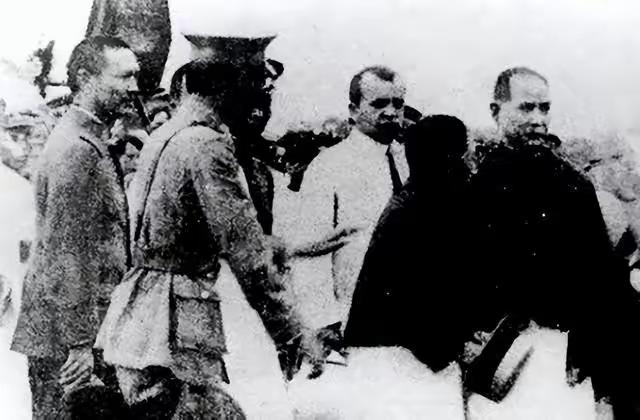 1938年7月，17岁的郭翼青嫁给了54岁的三婚男程潜。新婚之夜，圆房之后的郭翼