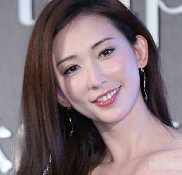 林志玲现在还好吗？清淡裸妆完全没了当年标志性的甜妹感，好多人说认不出，还猜是医美
