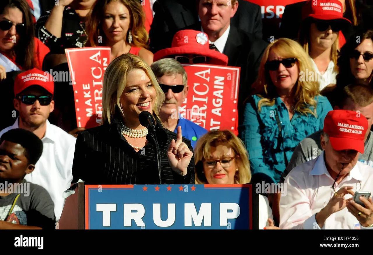 川普总统选择佛罗里达州总检察长Pam Bondi，担任他的美国司法部长，
“我很