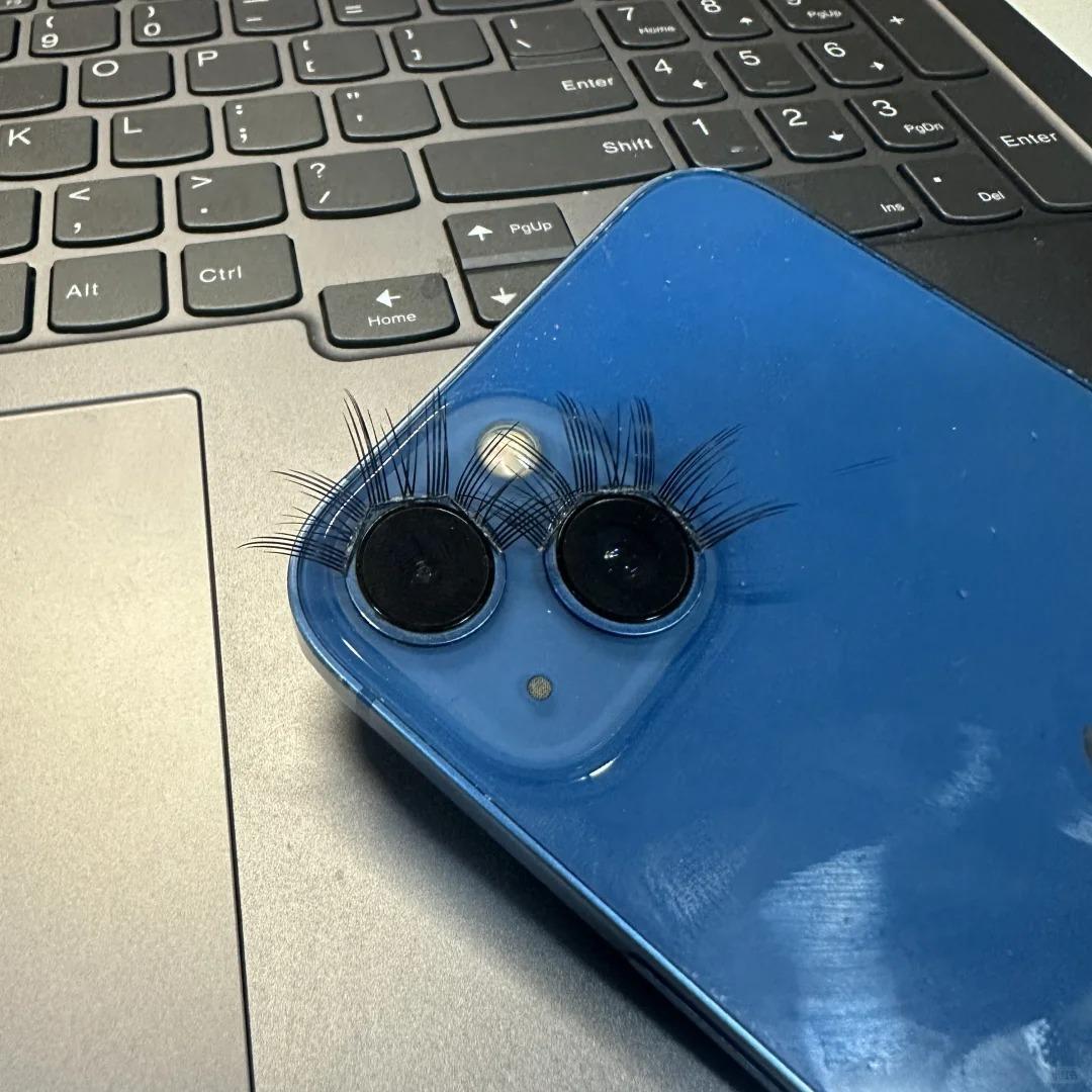 这台iPhone手机肯定是母的。 