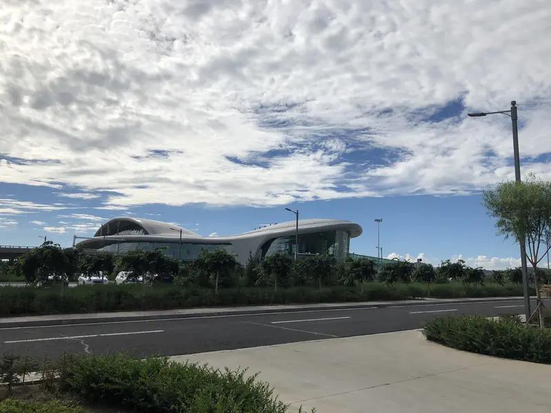 海南布局四大空港，影响有好有坏。好的方面，海南机场收购美兰空港控股权后，国际航班