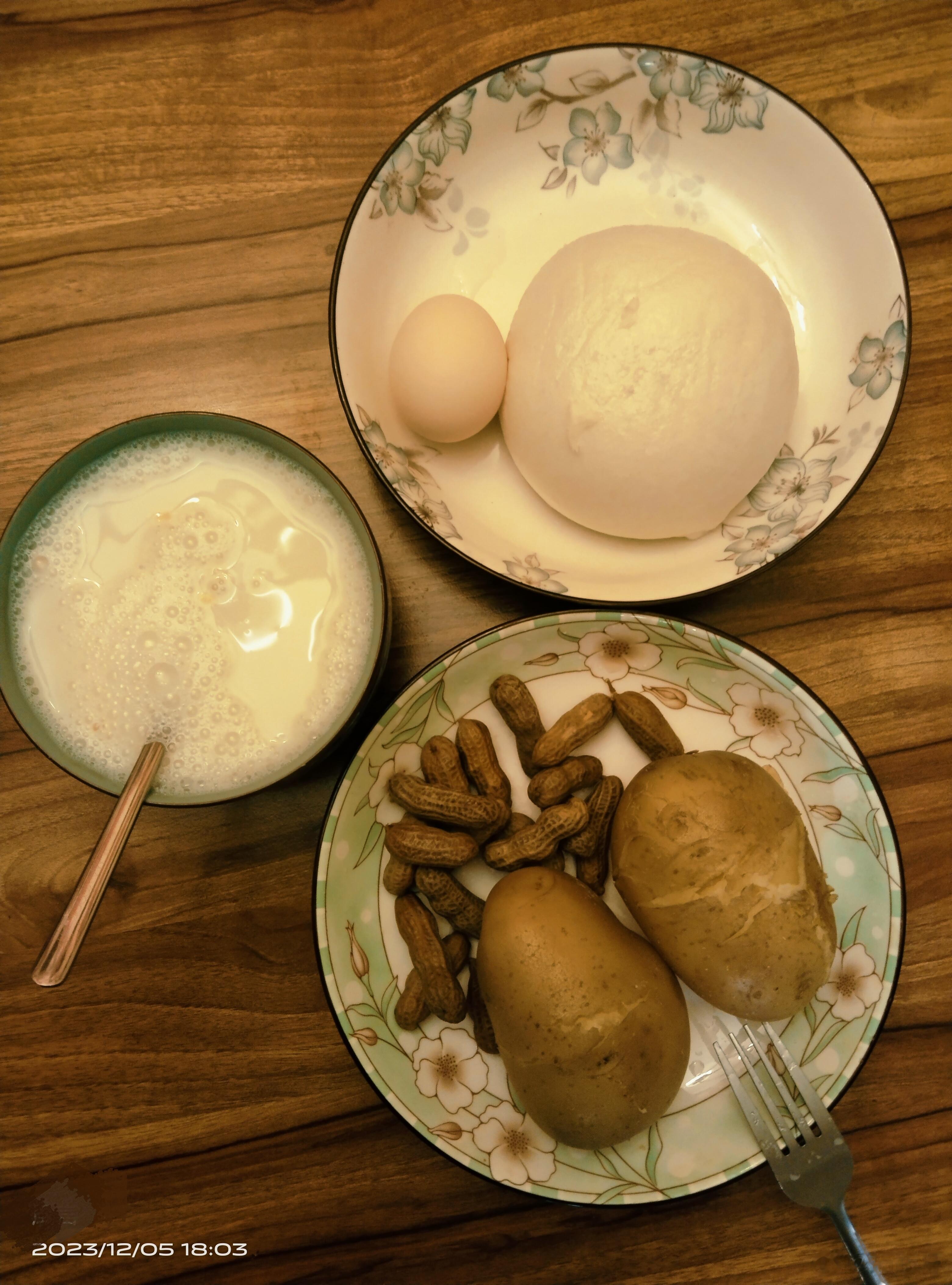 最近挣钱少，晚餐简朴点 ​​​