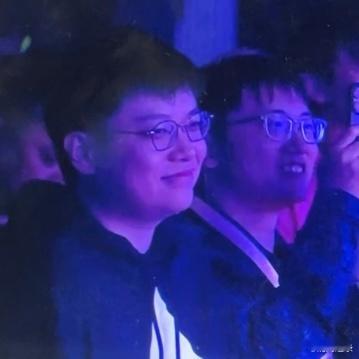 王一栩嘴角压不住 ​​​