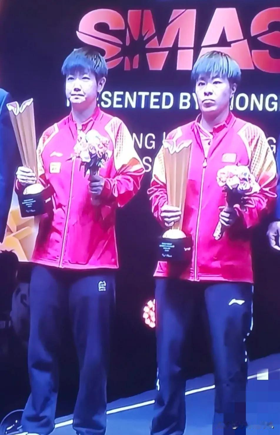 引发热议！

2024年全国乒乓球锦标赛女双决赛，孙颖莎/王曼昱组合意外败北。颁