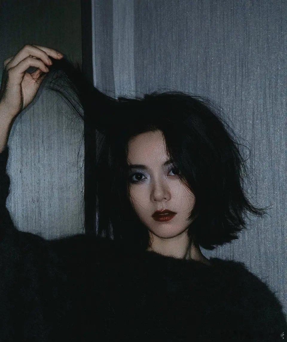 没点开大图，我以为麦麦眼睛肿了 