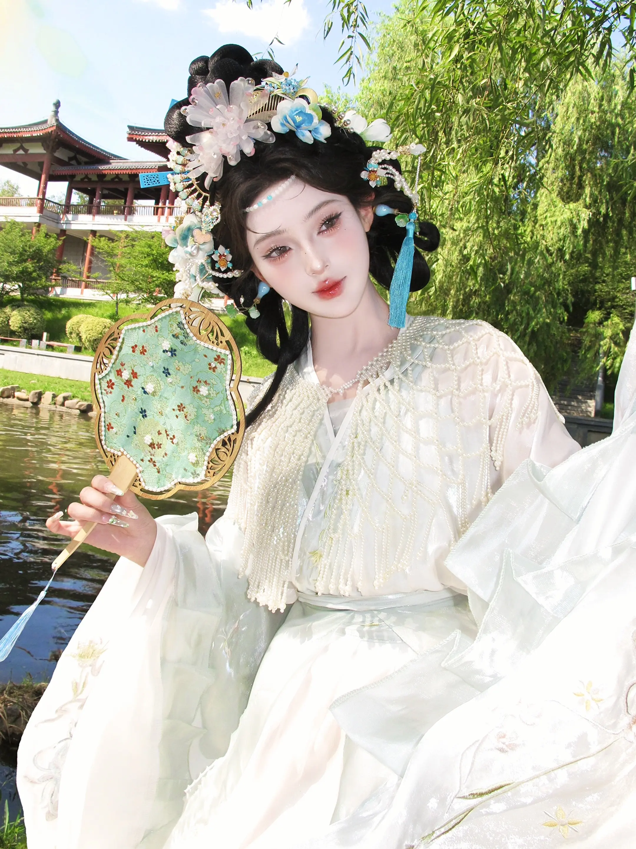 “天上葬神仙，一死玉山前”