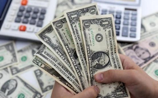 中国把事情“闹大”了！
你知道吗，中国财政部最近在香港甩出40亿美元的主权债券，