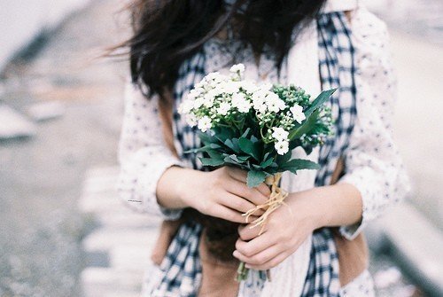 I like people too much or not at all. 我要