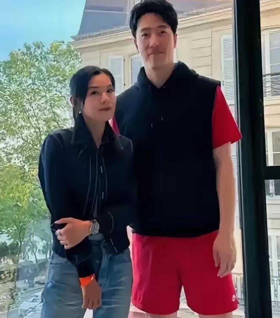 娶老婆的重要性
​别不信
你看看吴莎的履历，86年的安徽姑娘，练武术出身改撑杆跳