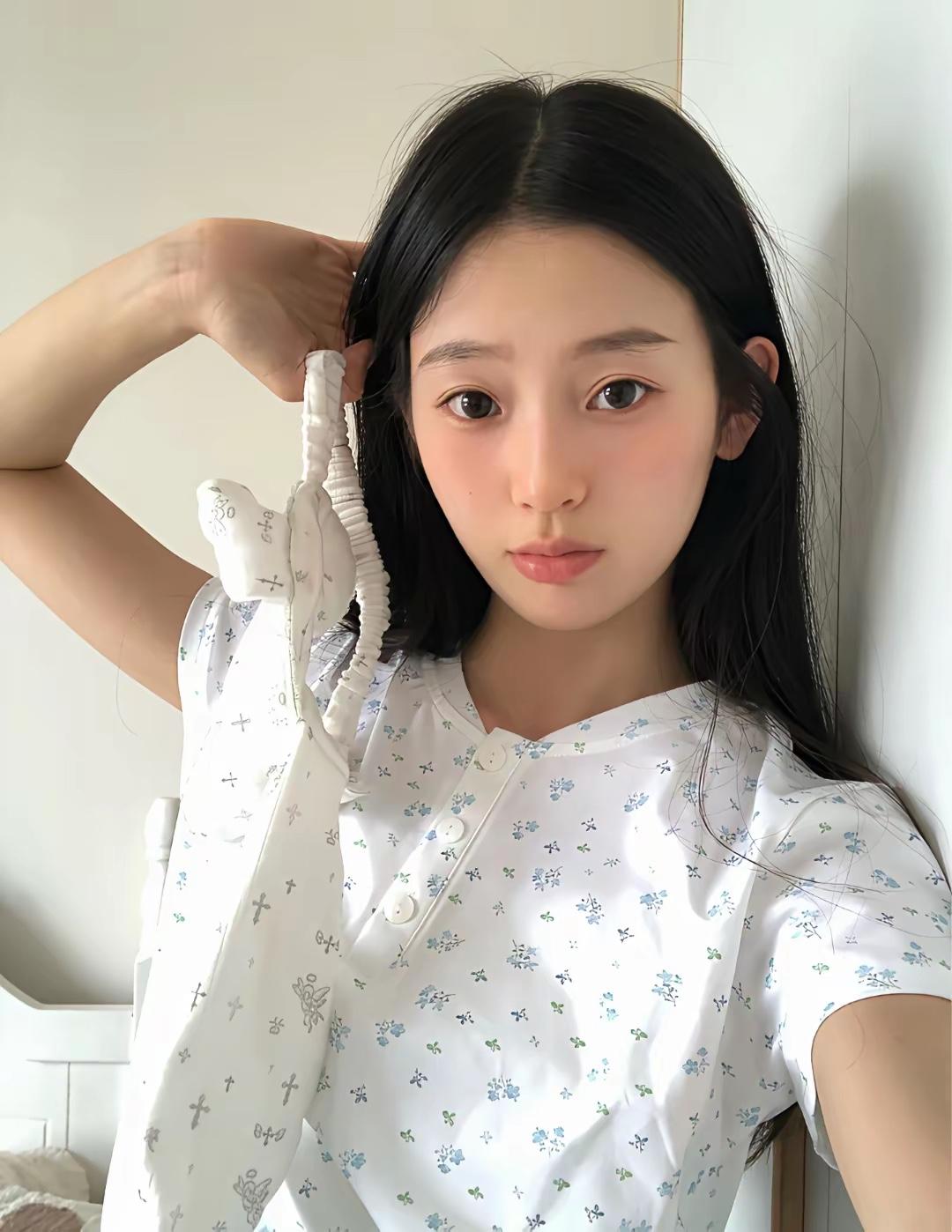清纯甜美的样子漂亮吗漂亮又清纯的女生，长相漂亮、清纯可爱的女孩