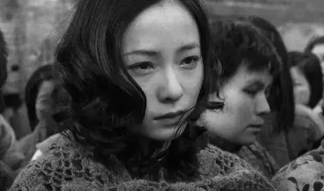 1941年，李美英正在干农活，几个日本兵却突然出现在眼前。谁料，就在李美英陷入恐