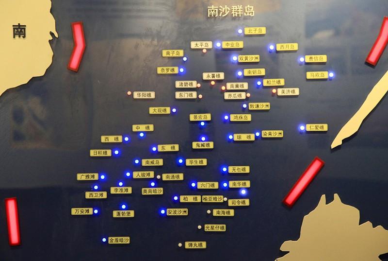 菲律宾所谓的新版“海图”，将中国南沙群岛的部分岛屿划入本国版图。像菲律宾这样的撮