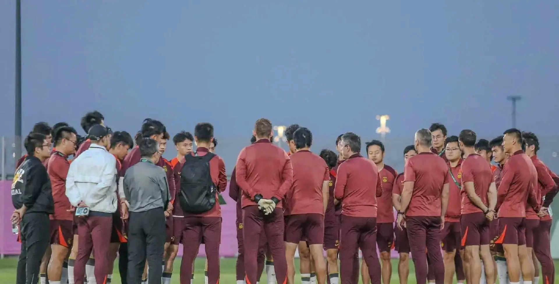 U23亚洲杯决赛，中国队首发出炉：拜合拉木替补，向余望首发拜合拉木身体不适替补，