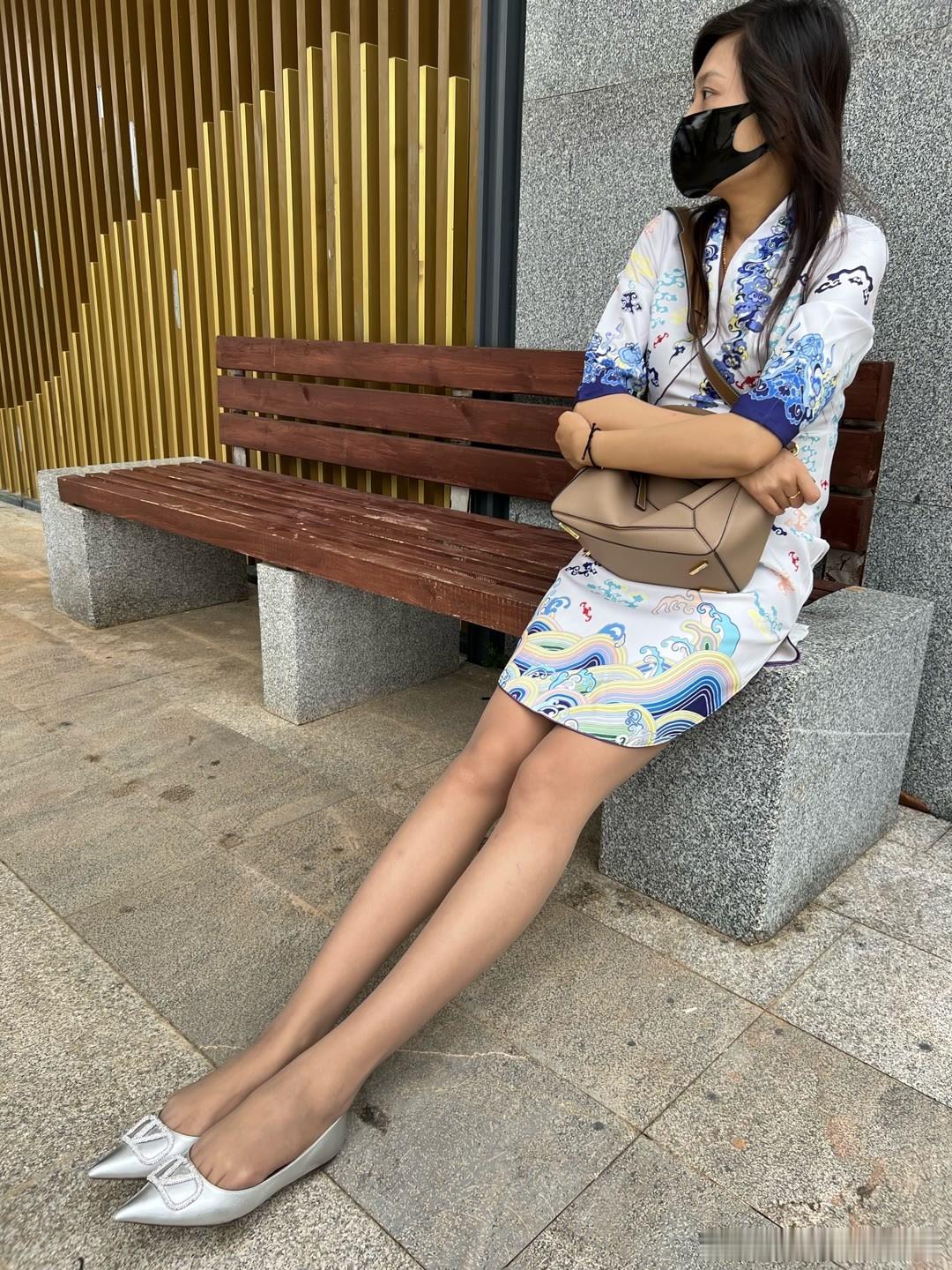 虽然穿的海航空姐的制服，但是气质感觉不像是空姐，你看呢？ ​​​