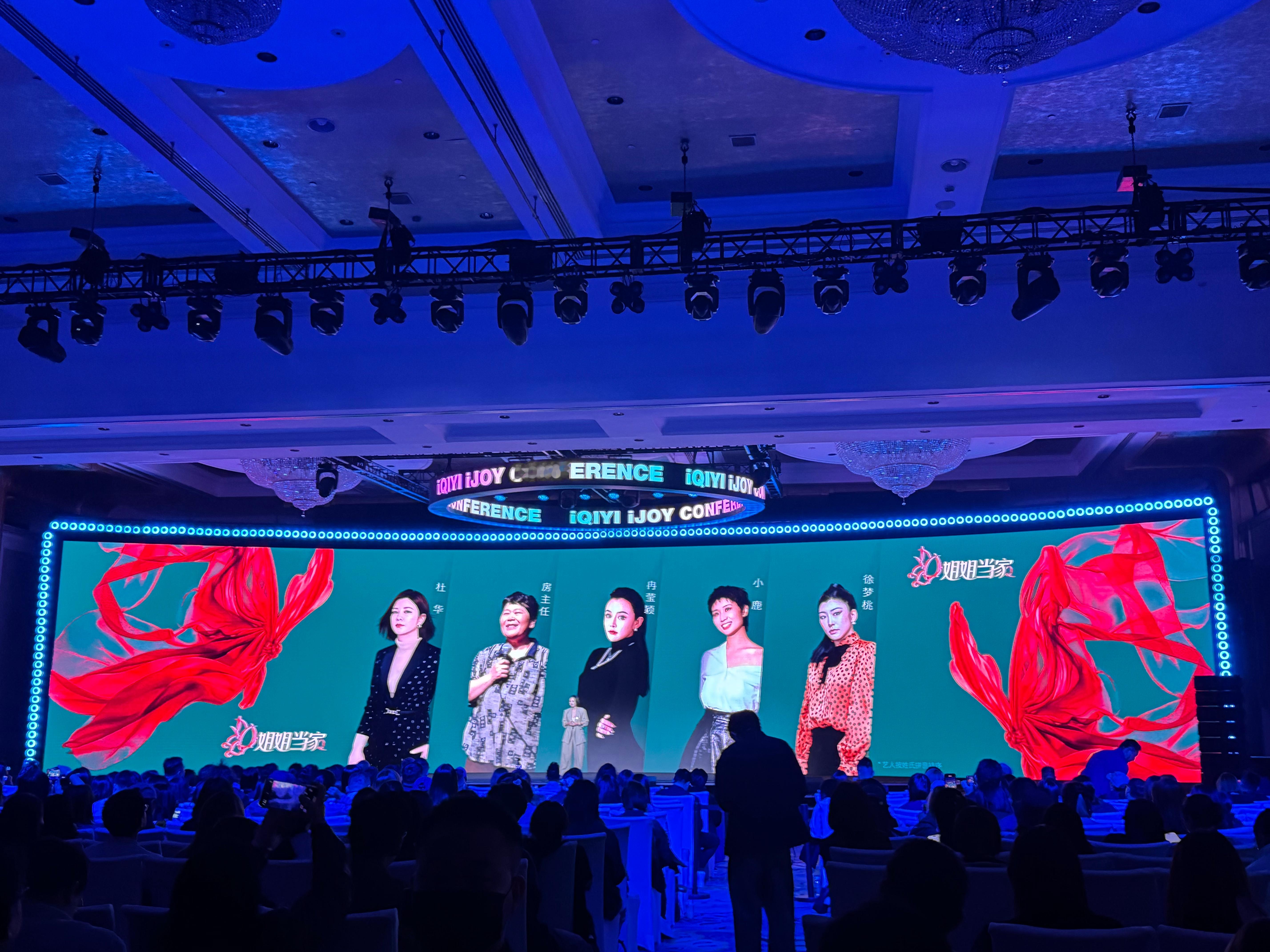 《姐姐当家2》阵容官宣：杜华、房主任、小鹿、冉莹颖、徐梦桃～👀哈哈哈想看杜华怎