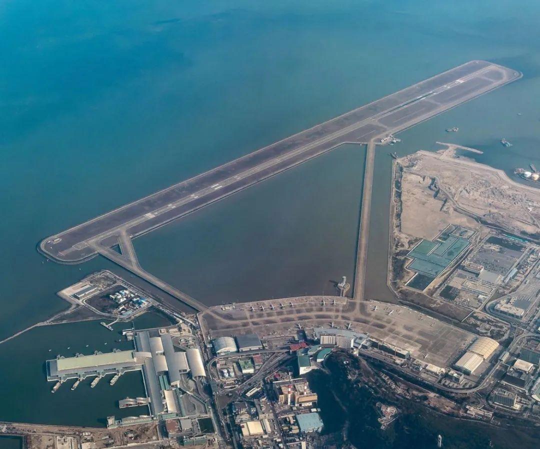 大连建设金州湾国际机场，首先是为了解决周水子机场运行资源紧张，2019年10月，