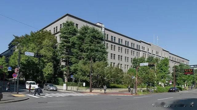 日本财务省公布的外贸统计数据，4月份，日本从中东进口的石油量较2025年同期减少