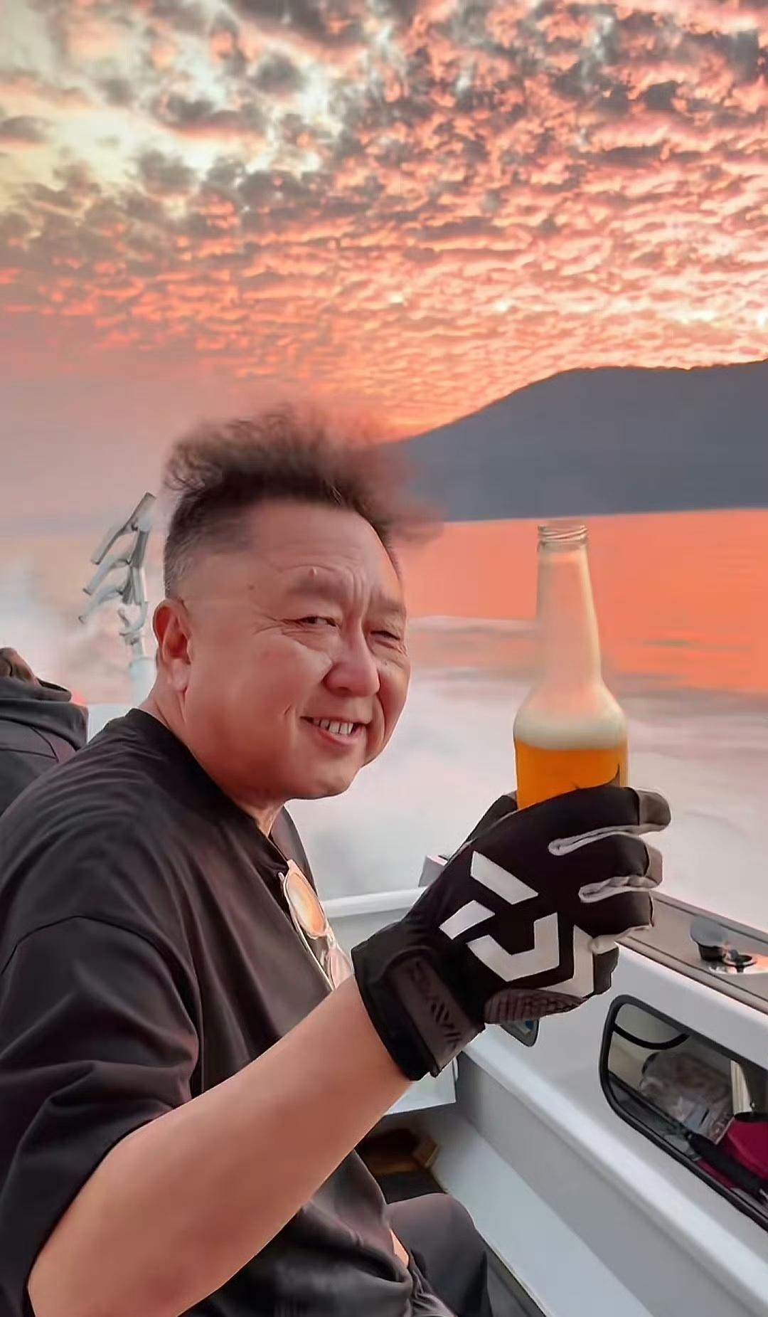 于谦老师这波“撞脸”我是彻底服气的！原本以为他是相声界的定海神针，结果一不留神，