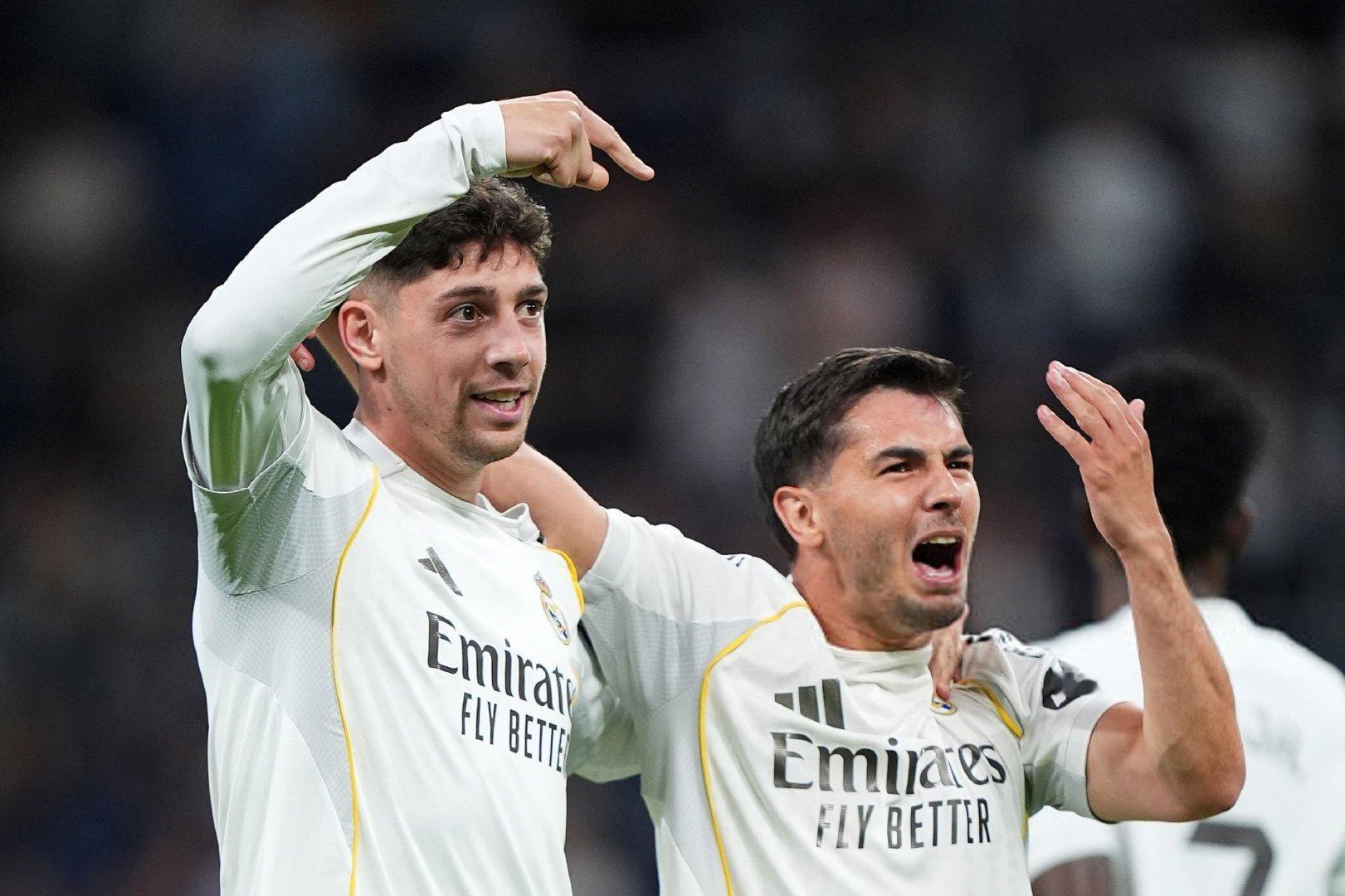 巴尔韦德双脚离地的重炮，他示意球迷，这个球多亏了卜拉欣的助攻。西甲联赛 皇马vs