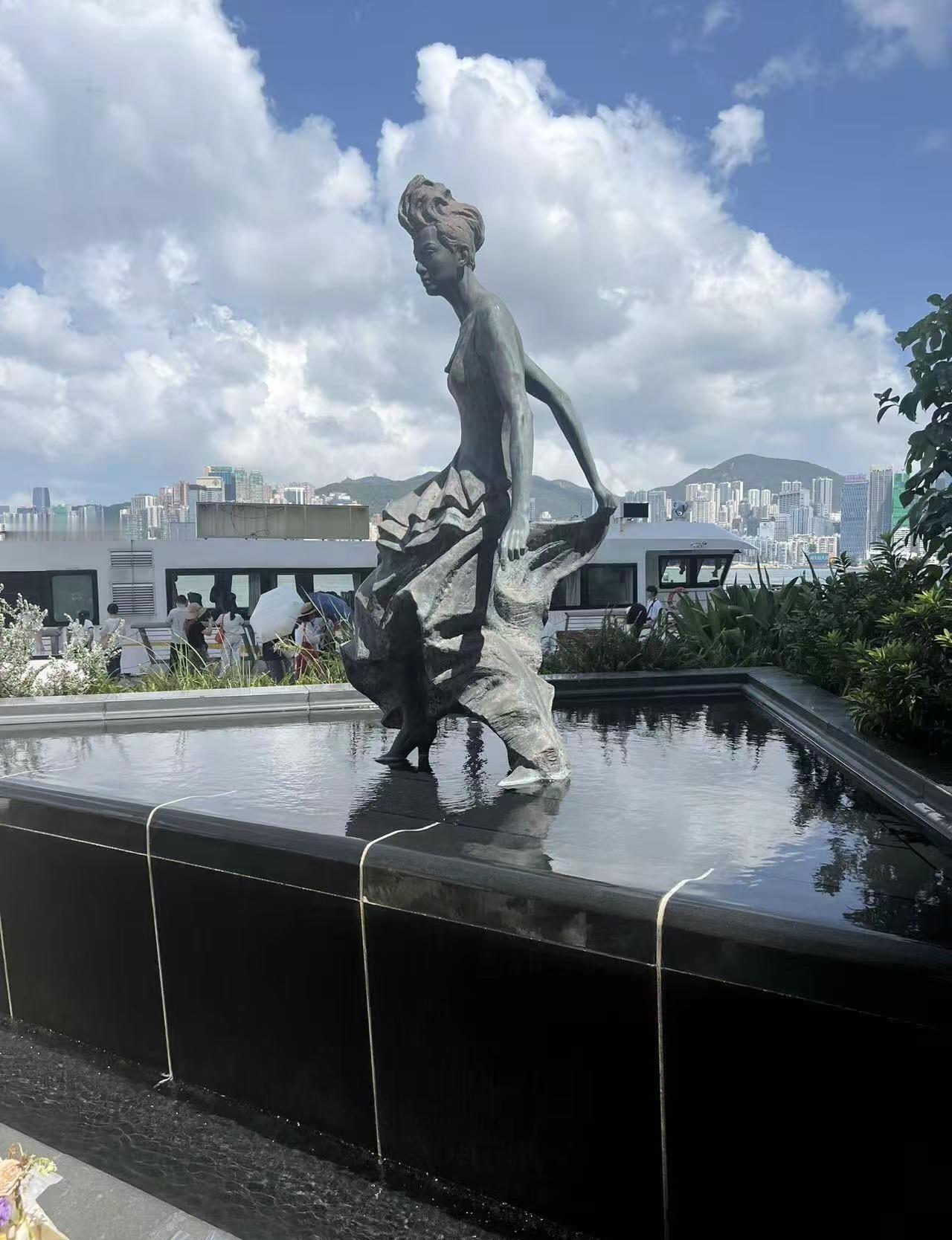 上热门话题 这就是被全港称为“香港的女儿”梅艳芳，一生无儿无女，终究没能等到属于