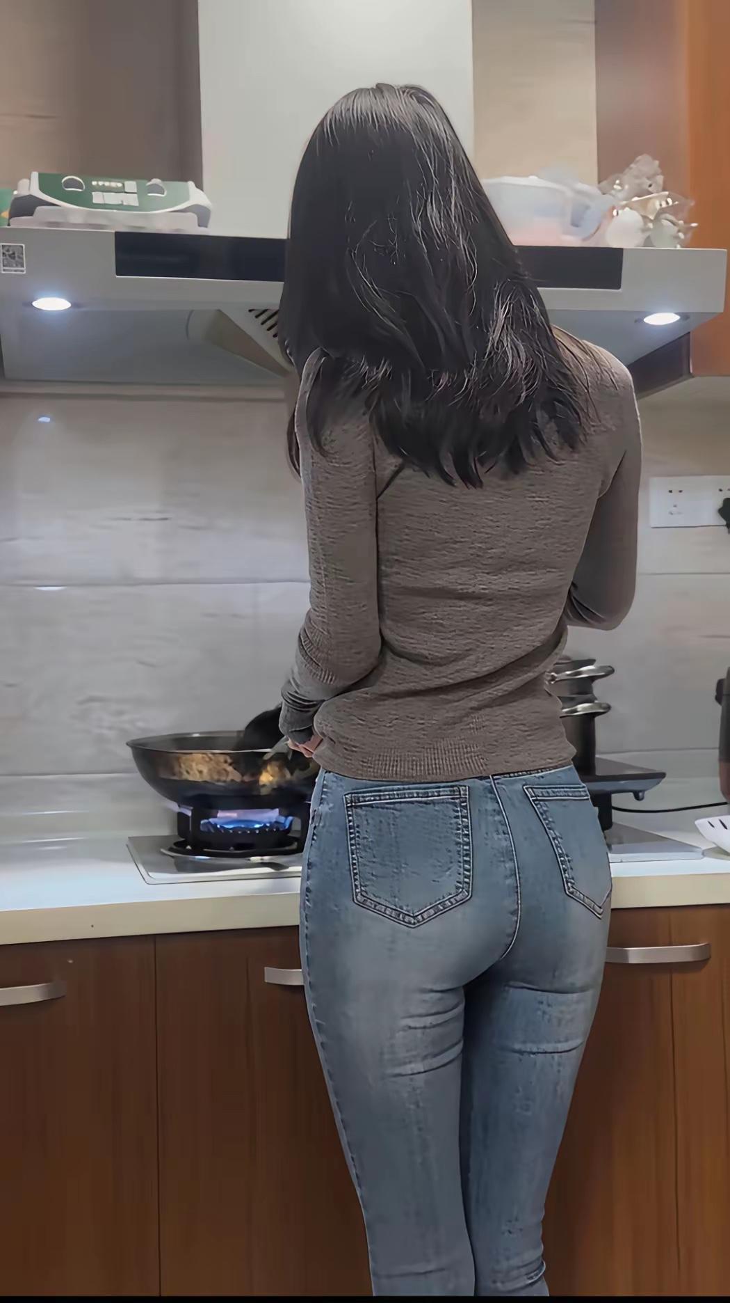 面对社会的种种不良现象敢于表达自己的不满是一种良知。
面对这种不良的现象不敢吭声