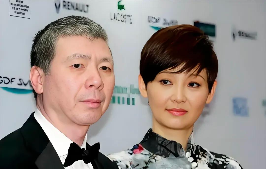 冯小刚和徐帆这对夫妻，还真挺般配。冯小刚是才华横溢的大导演，拍出不少经典作品，妥