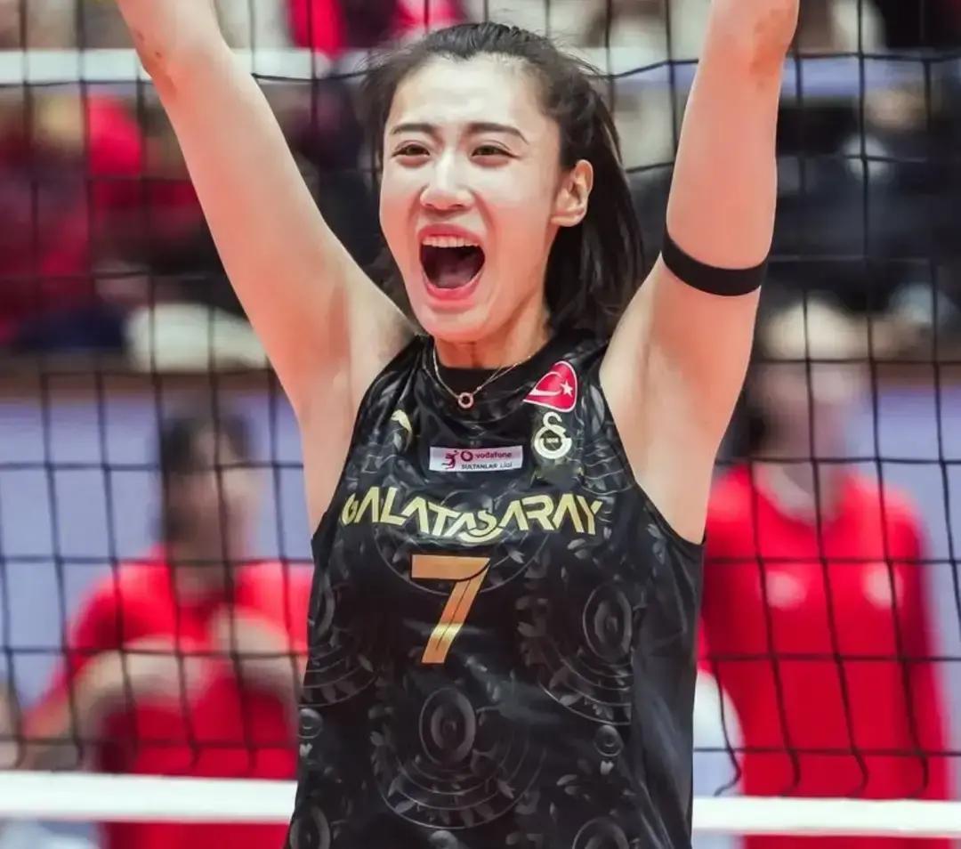 今晚到凌晨有三场女排比赛，球迷别睡太早。
 
23点土超联赛，加拉塔萨雷对泽仁体