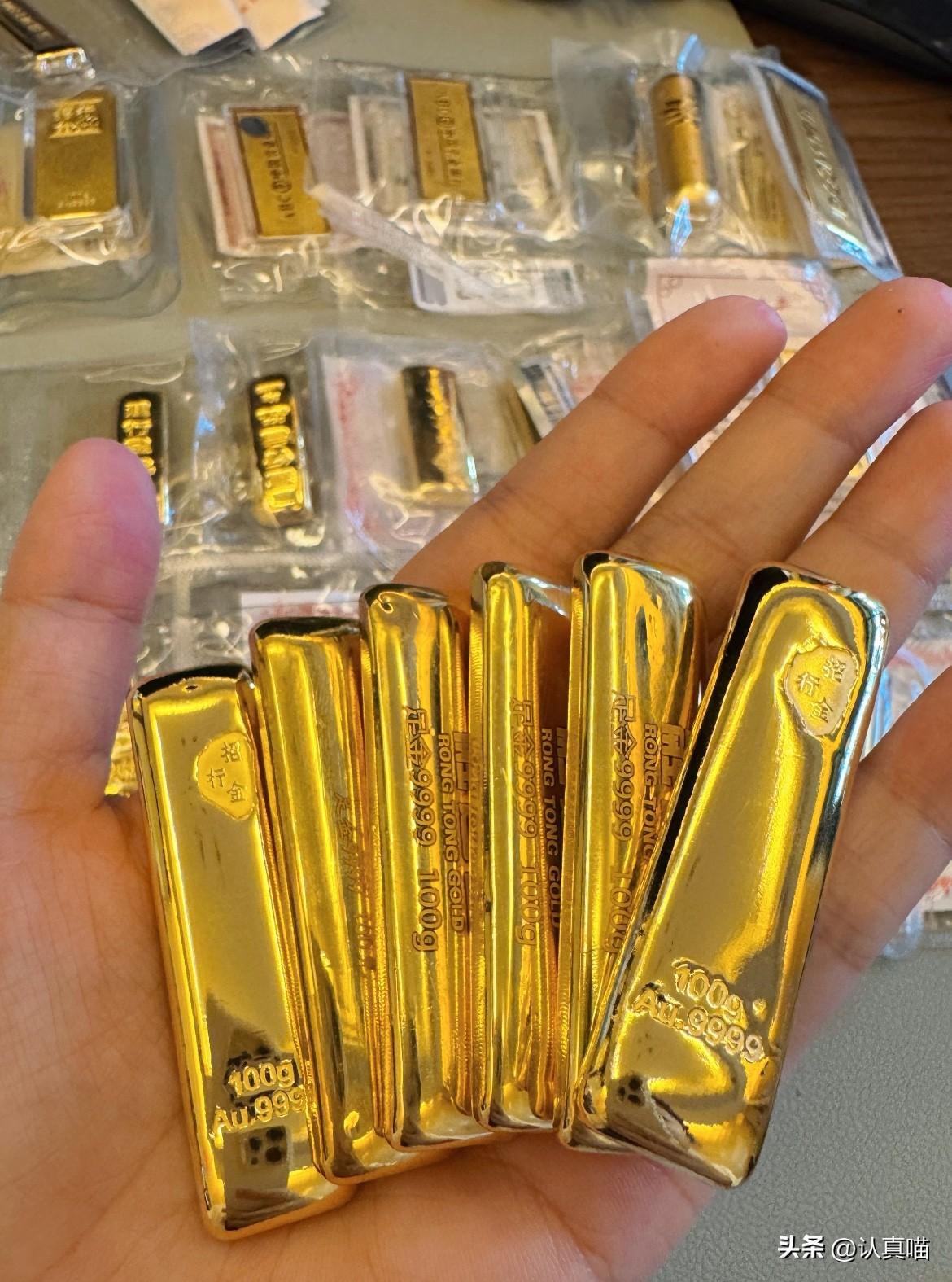 看了今天的金价，
气得我血压飙升。7月11日国内金价跌到900块一克，我的持仓成