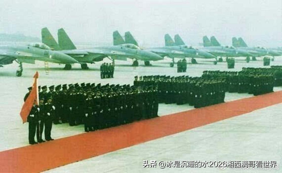 1992年6月27日，首批12架苏-27SK“侧卫”重型超音速战斗机（8架SK单