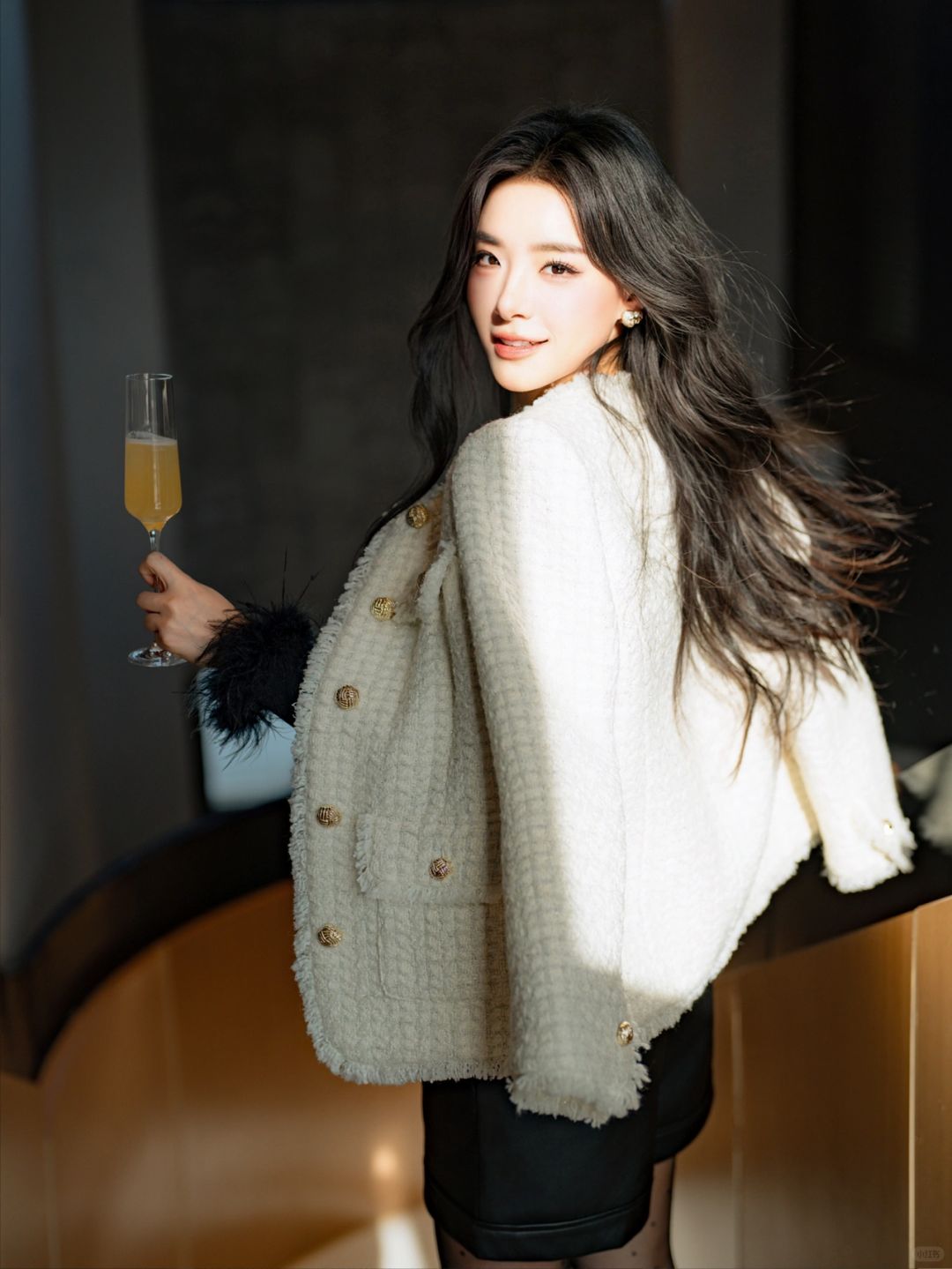 她什么都不在乎，所以她明媚又自由