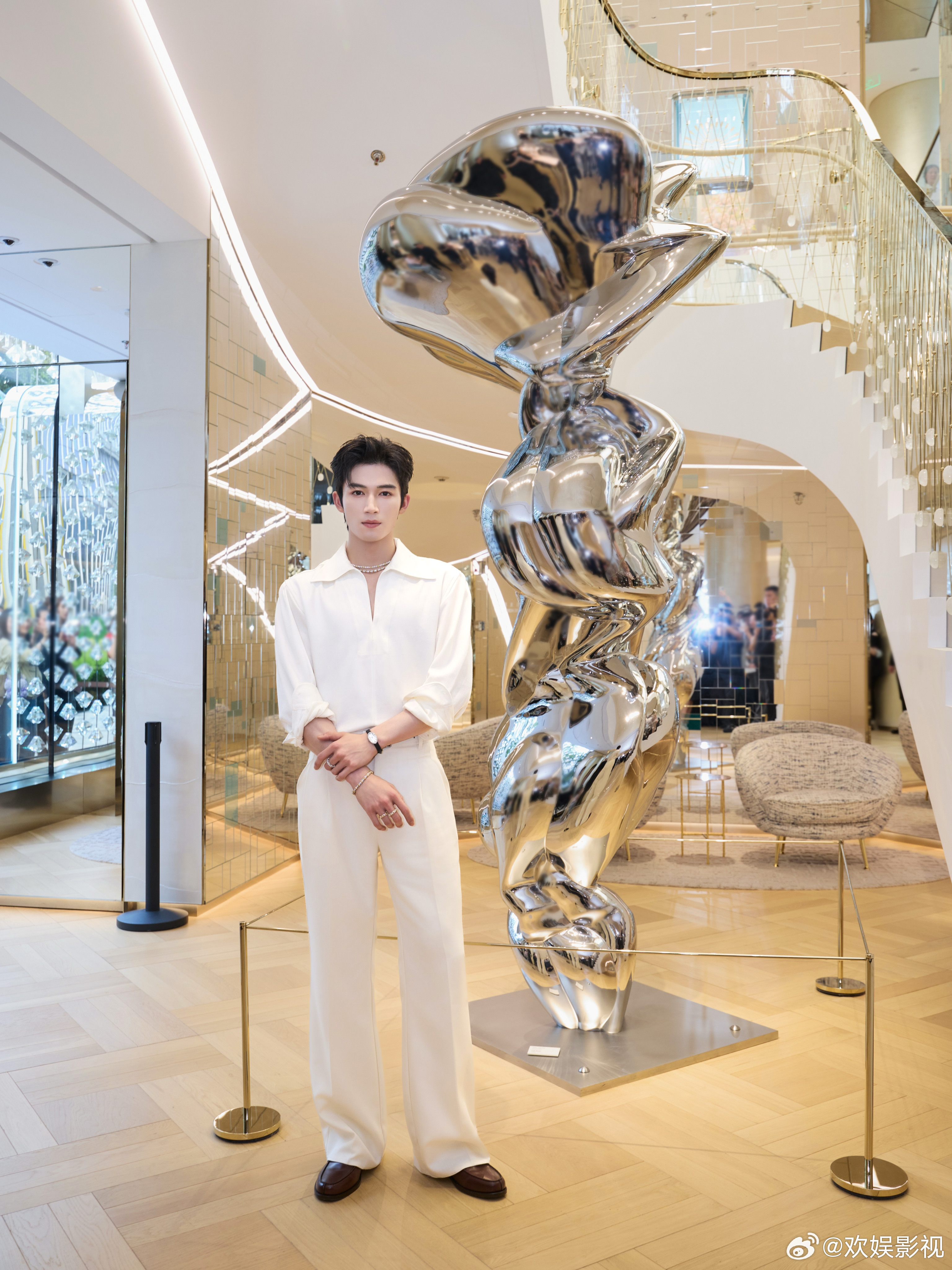 不倚俗世，独蕴优雅。欢娱影视演员以蒂芙尼品牌大使身份出席品牌活动。 