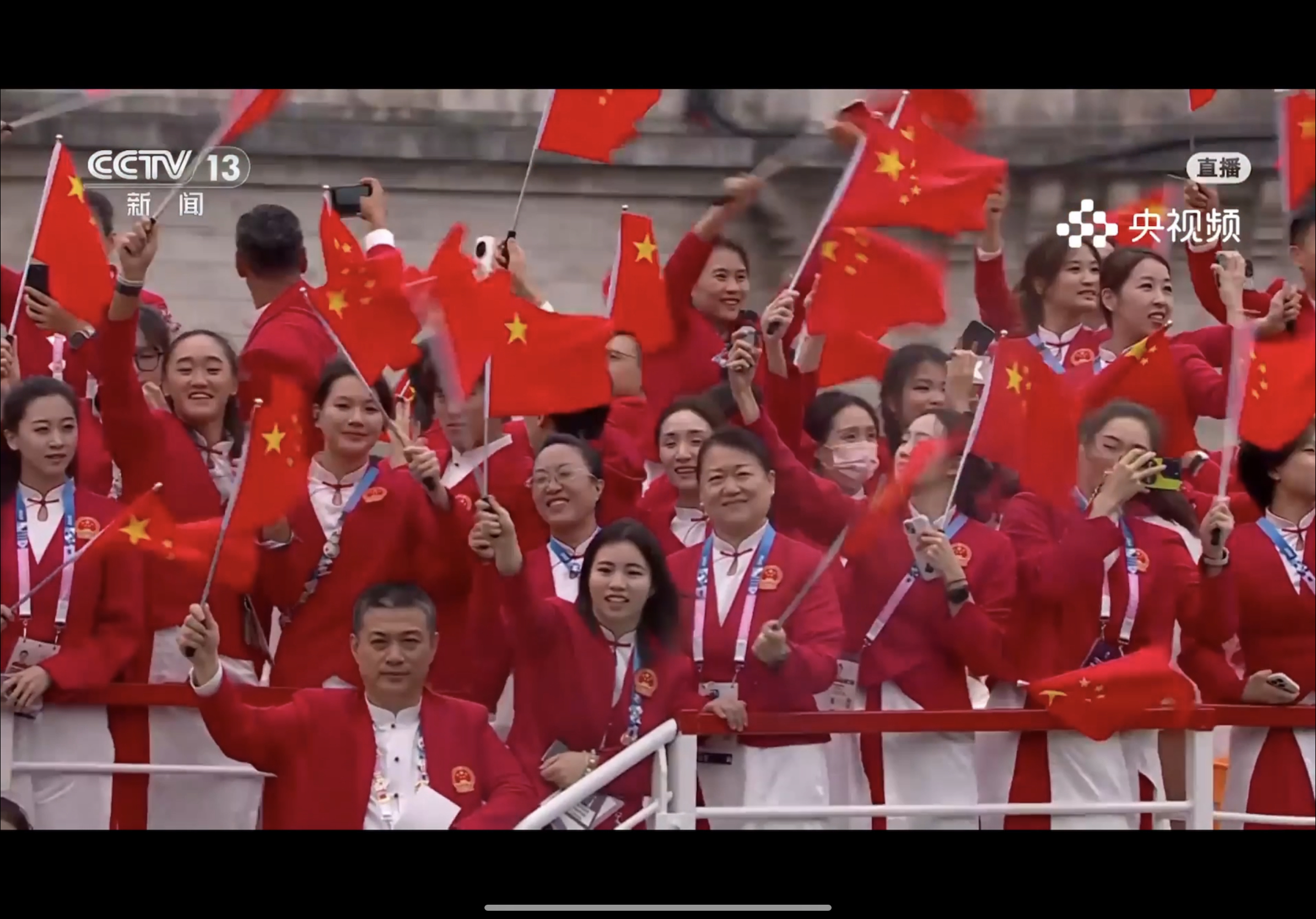 你没事吧？！我们那么多人和智利加拿大拼一条船？#巴黎奥运开幕式# ​​​