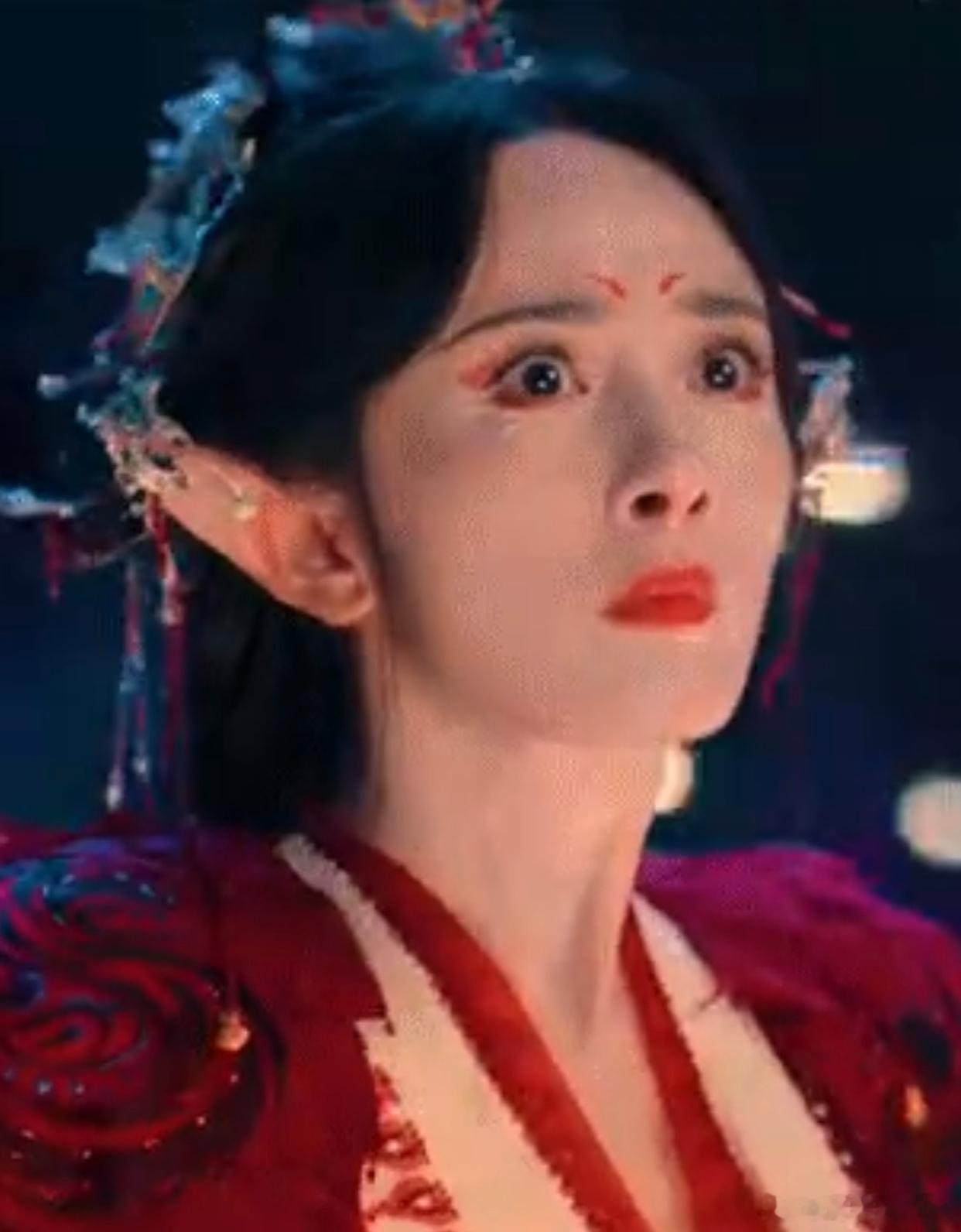 #杨幂狐妖状态# 这剧杨幂和女配们好像用得不是一个滤镜，一到杨幂滤镜就拉满！即使