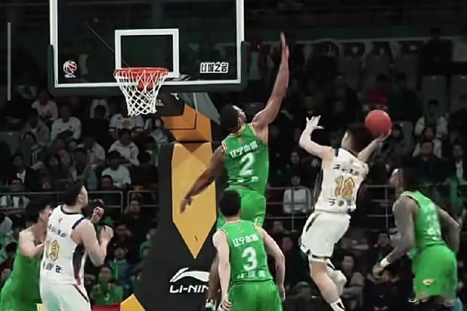 辽篮新外援咋样？对比功勋外援来打分！

辽篮新外援勒迪昨天在主场对四川的比赛中登