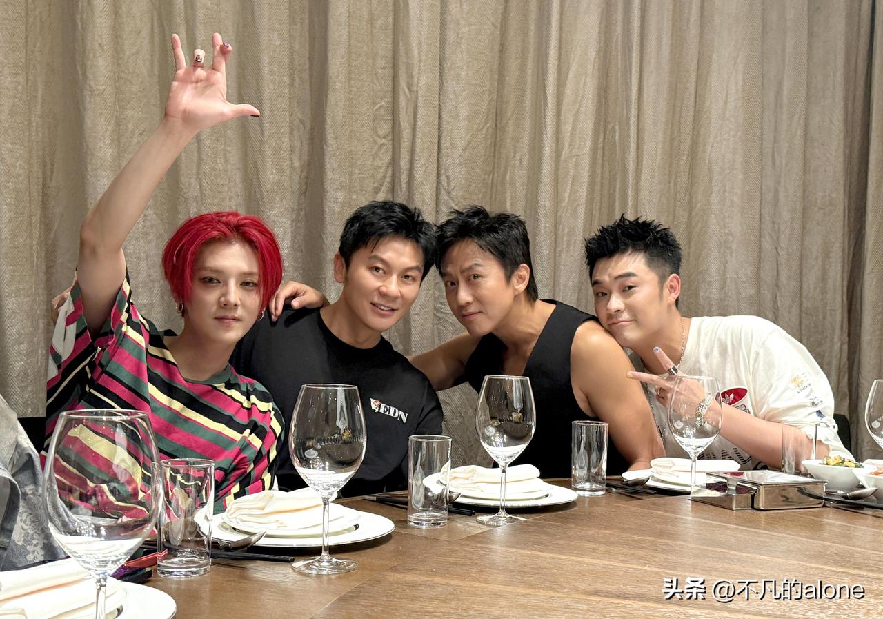 9月8日，李晨发了一张照片，照片中是初代跑男四人组，他们分别是邓超、陈赫、鹿晗和