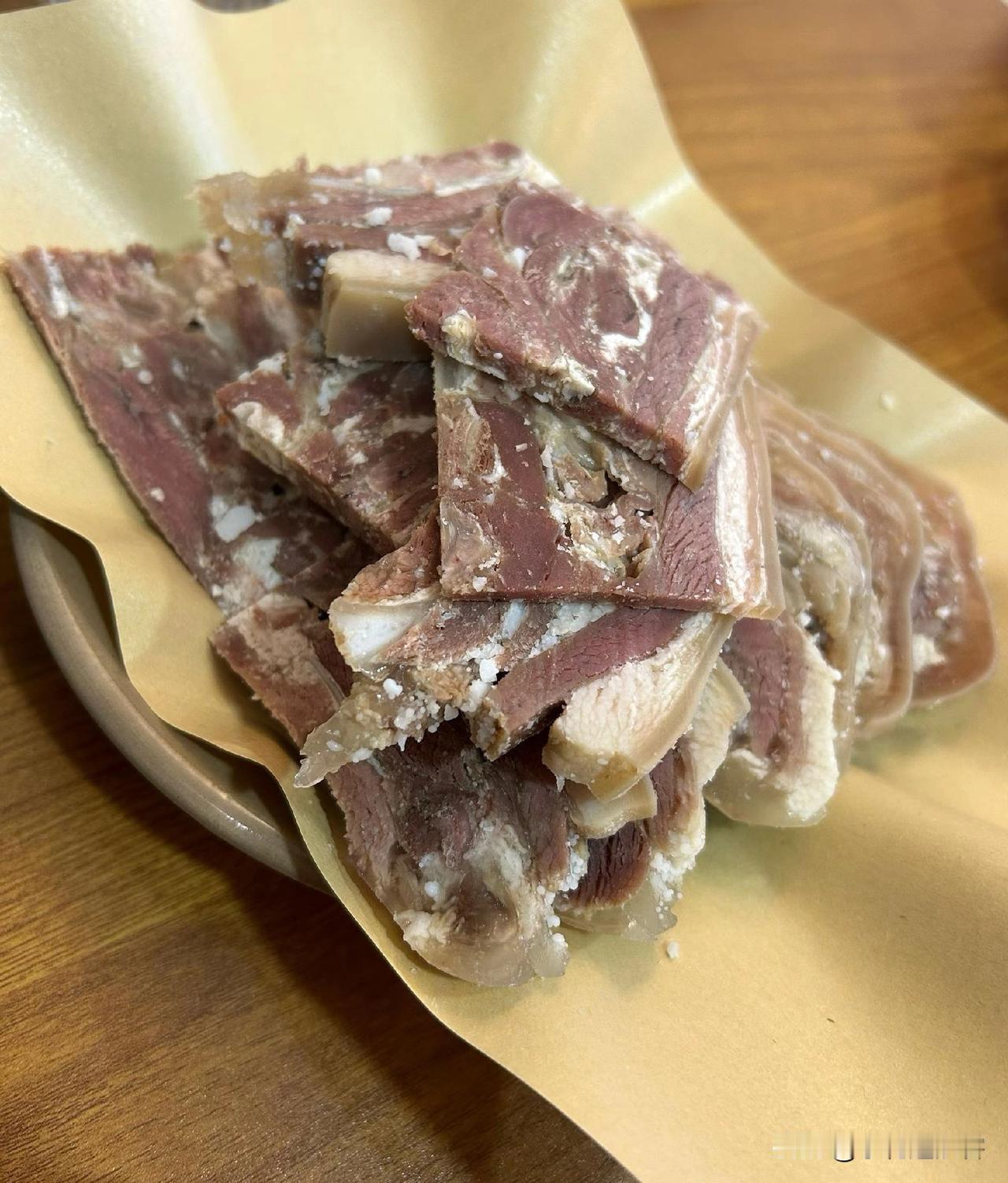 冬天来一口清蒸羊肉，暖到心里啦！

在这寒冷的天气里，冷风一吹，脑子里就自动蹦出