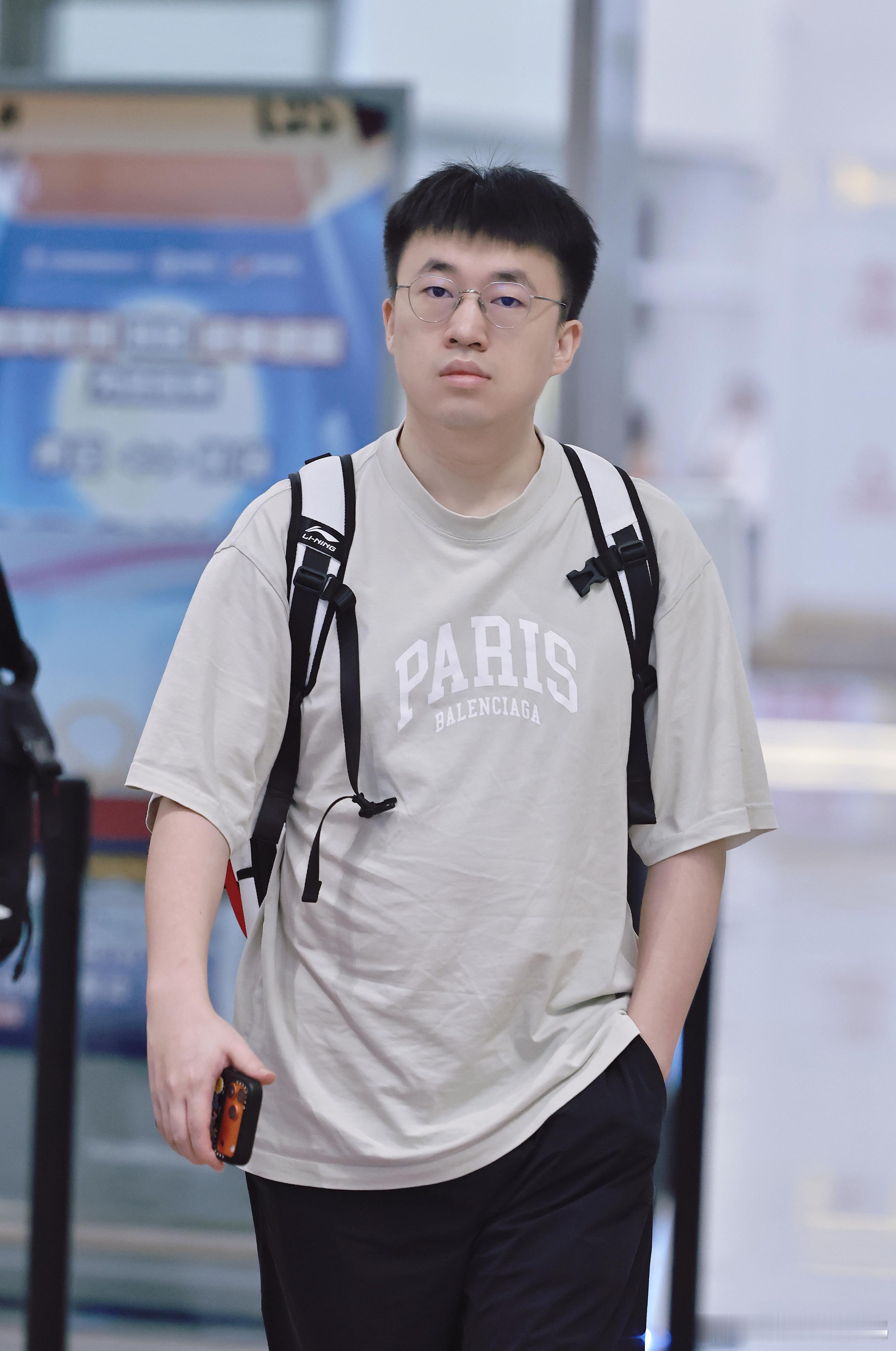 xiaohu  今年最后一次客场了偶遇路人粉 