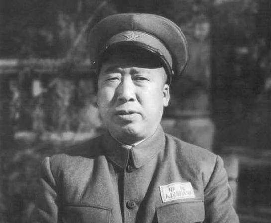 曾经是彭老总身边最优秀的搭档，本应被授予大将军衔，最终为何没有任何军衔呢？
19