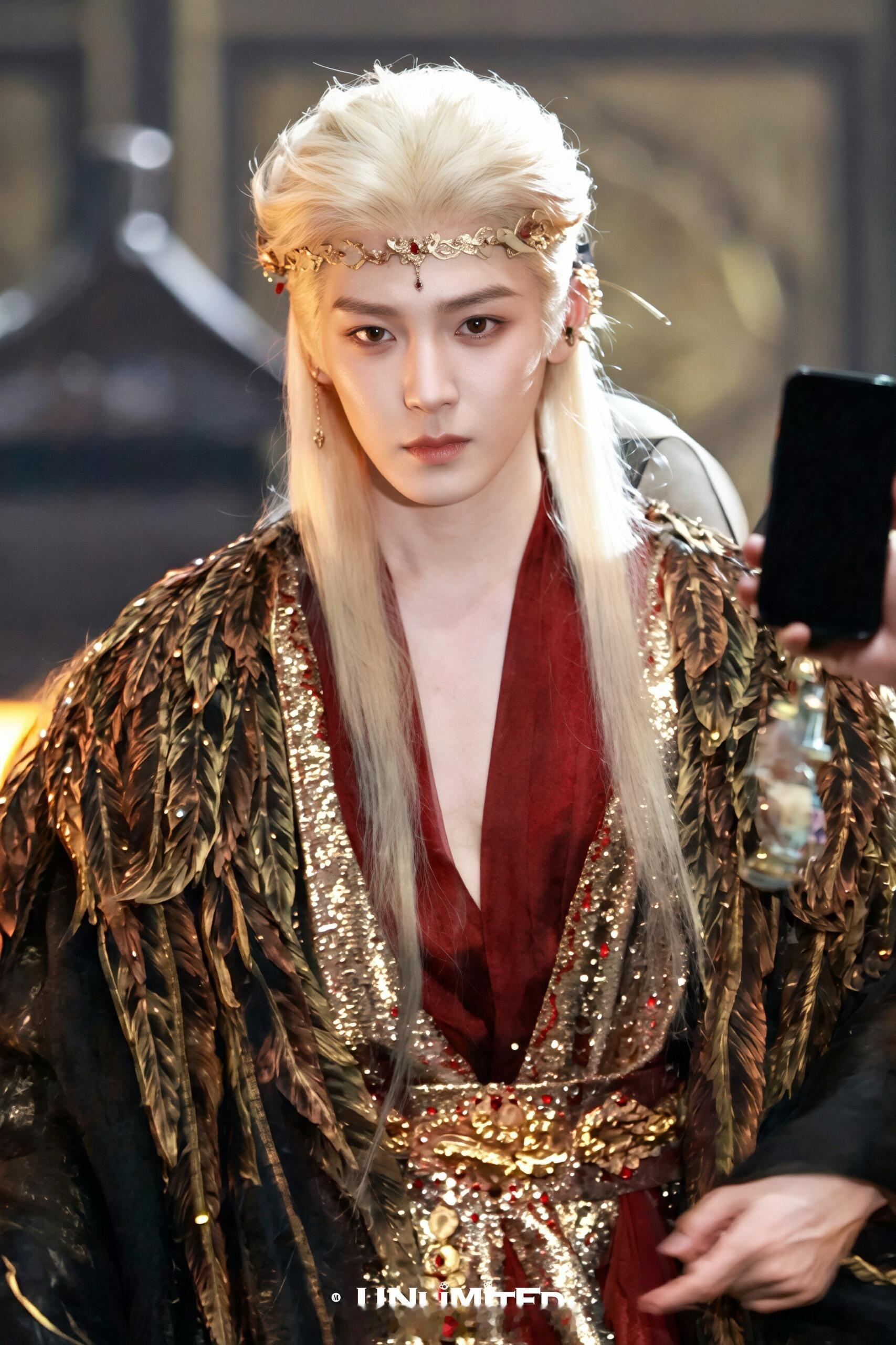 侯明昊客串《百妖谱》路透。梦回赵远舟，侯明昊大妖绝对支配者，好带感。 ​​​