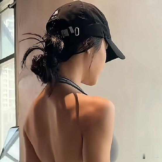 末伏第一天，晨跑12.09公里，平均配速6'22''，平均心率136。
有人说末