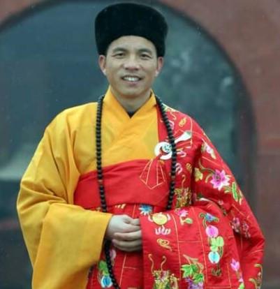 释印乐任少林寺新住持，我在通报中发现了一个问题：

释永信在出事前的职位是方丈兼