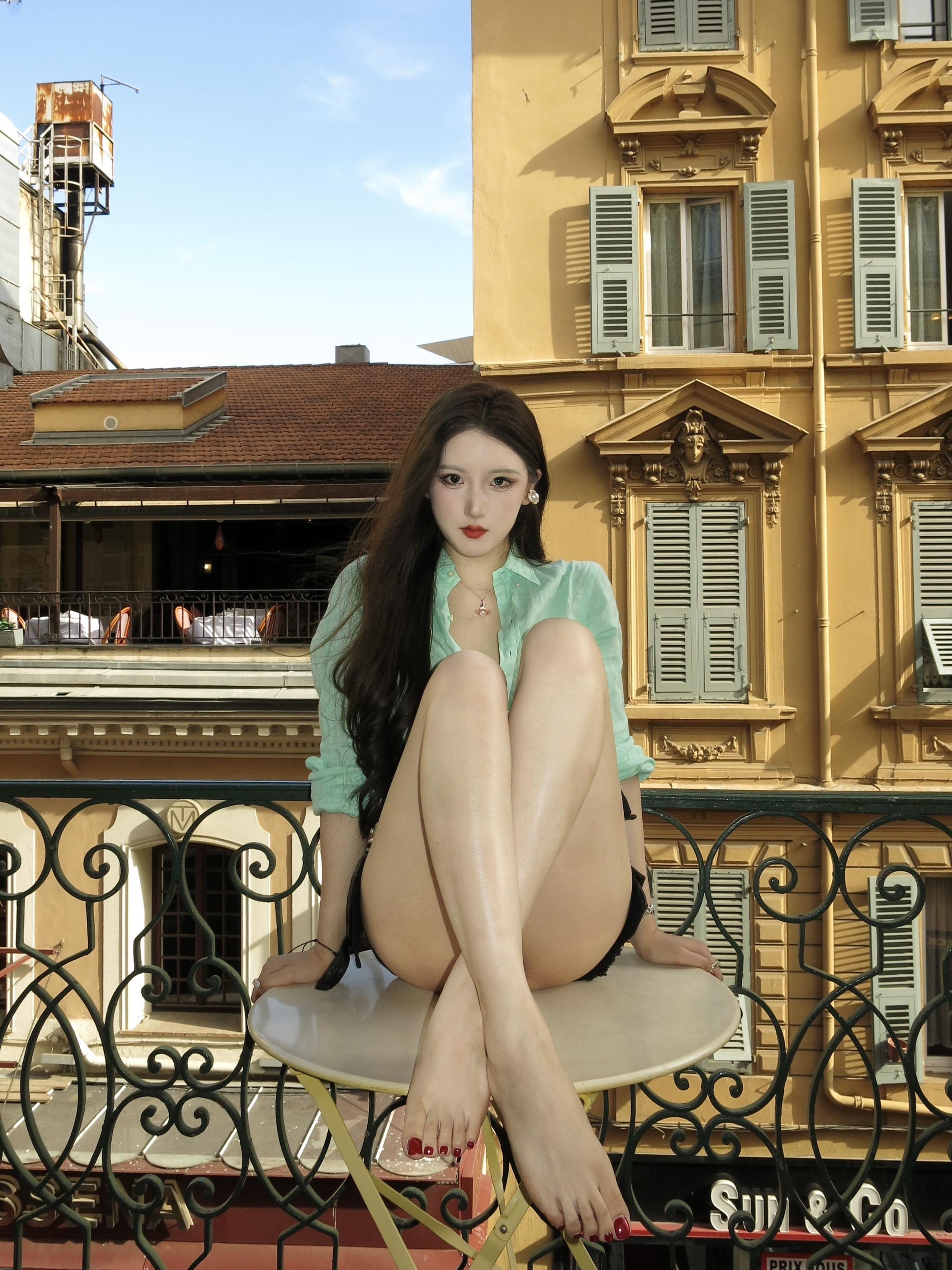 你知道的 独有的感觉是复刻不了的。 在尼斯民宿的露台