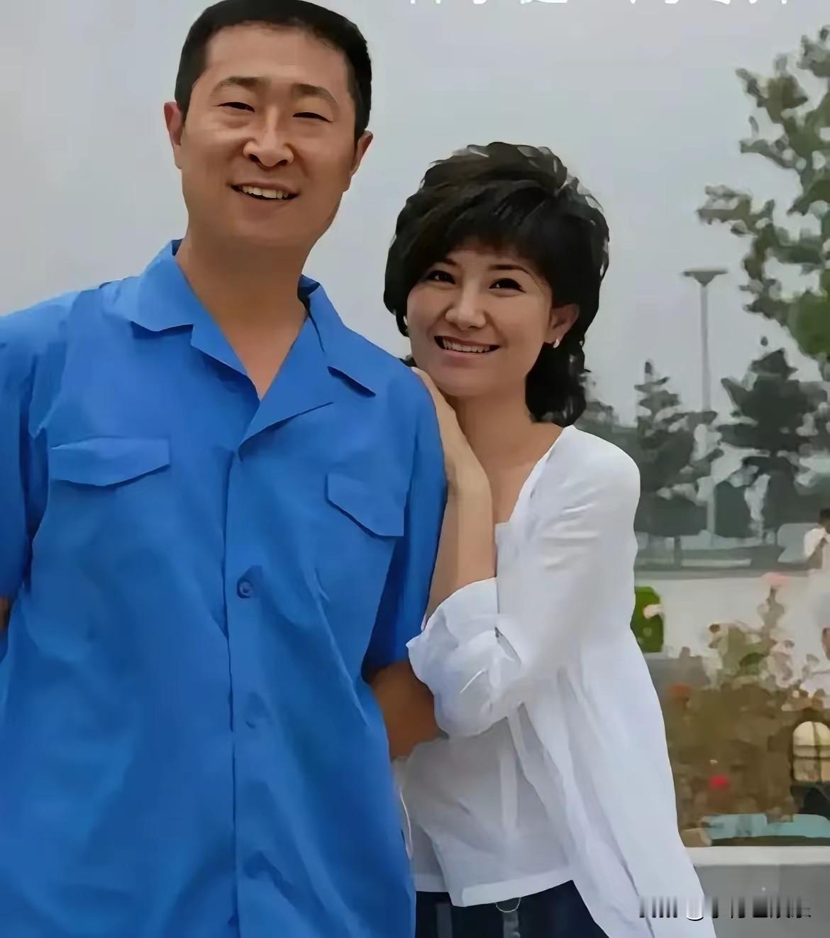 原来他们是夫妻呀，夫妻相满满当当，爱情事业双丰收。