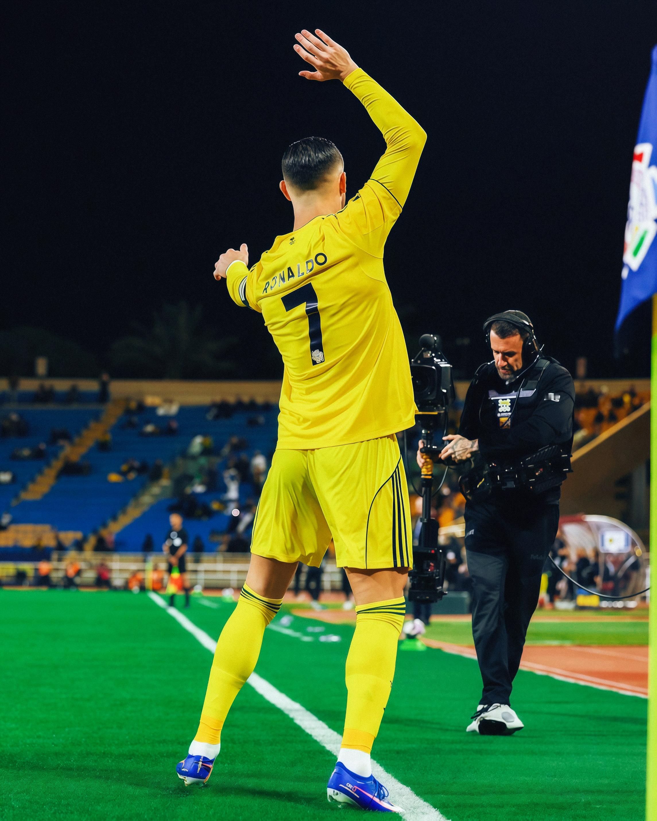 C罗投篮庆祝动作揭秘 🛑 葡萄牙球星克里斯蒂亚诺·罗纳尔多在沙特职业联赛第十轮