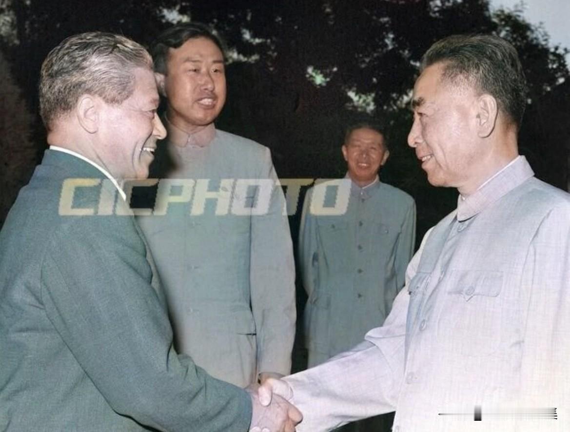 1964年6月19日，​晚上，​周恩来总理接见来我国进行友好访问的住谷悦治等四位