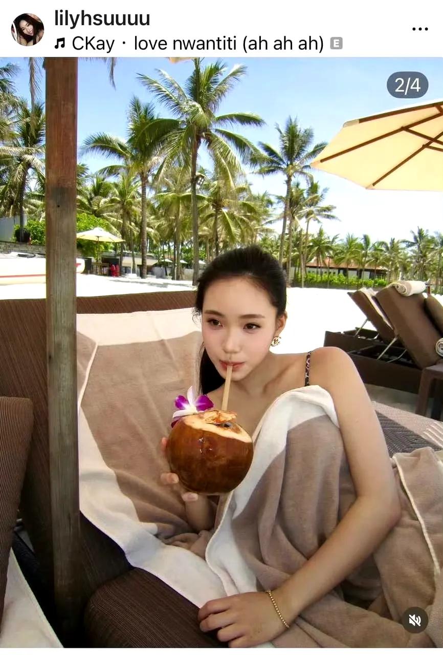 小S二女儿也太成熟了吧，才18岁，就各种吊带，看起来像二十几岁一样。

不过她个