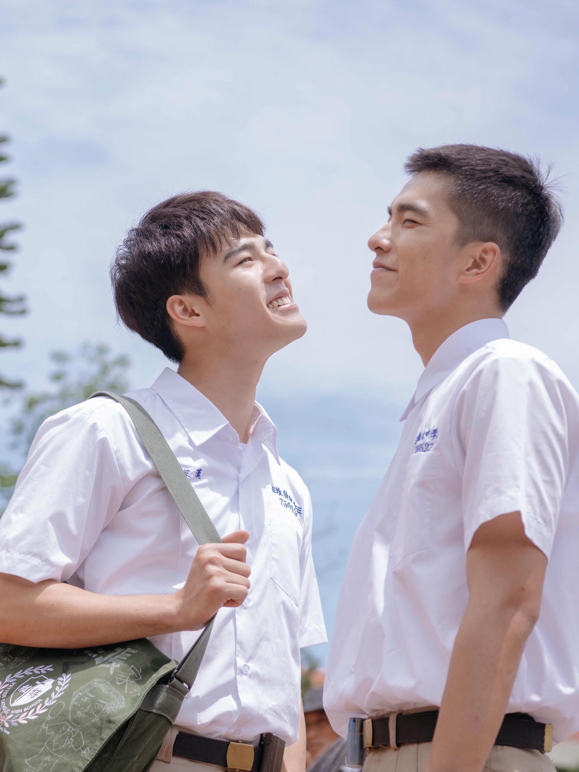 内娱日常小情侣➕1，陈昊森兰西雅约会被拍，街头拦腰抱还挺甜的🙊（男生96，女生